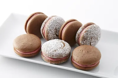 チョコレートブッセ：ラズベリー